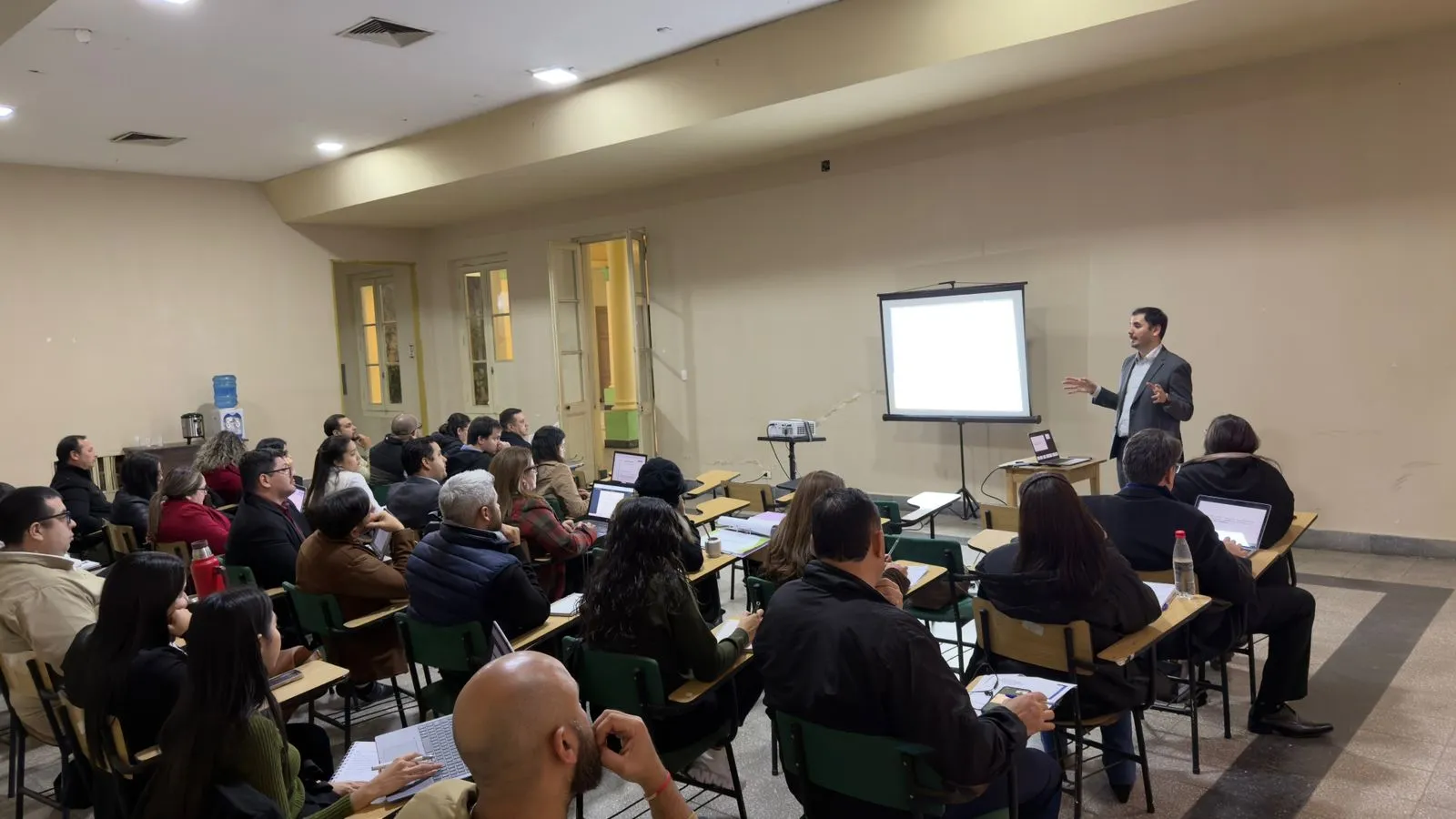 Apertura del primer módulo del curso, en la sede del Colegio